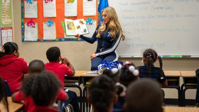 Dallas Cowboy Cheerleaders Read to Life School Oak Cliff Elementary Students 